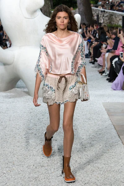 Look 48